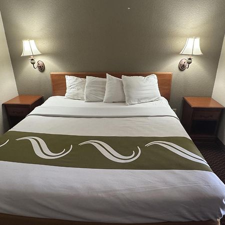 Rodeway Inn y Suites Fiesta Park San Antonio Exterior foto