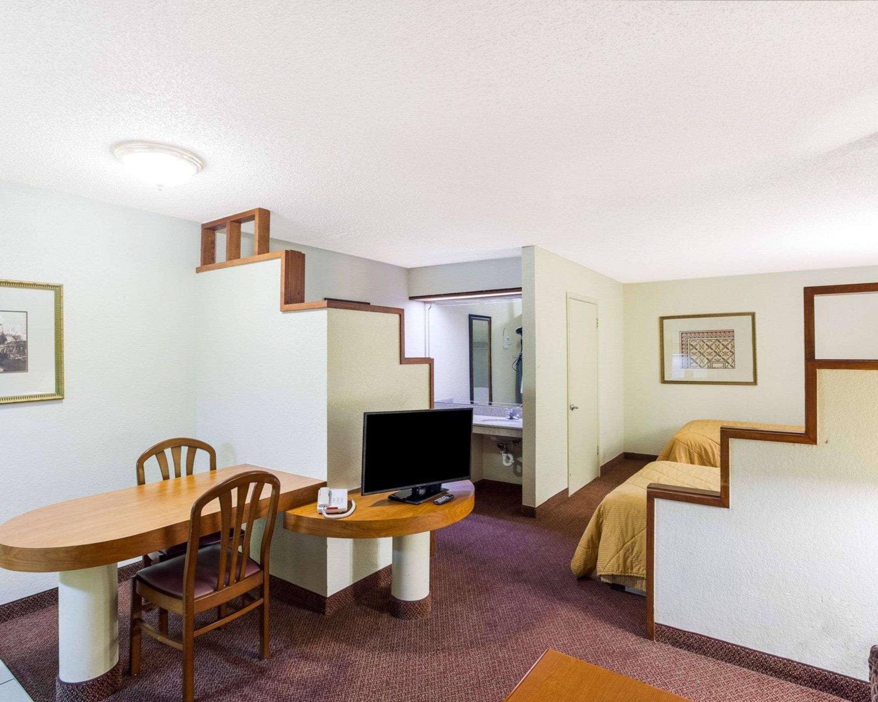 Rodeway Inn y Suites Fiesta Park San Antonio Exterior foto