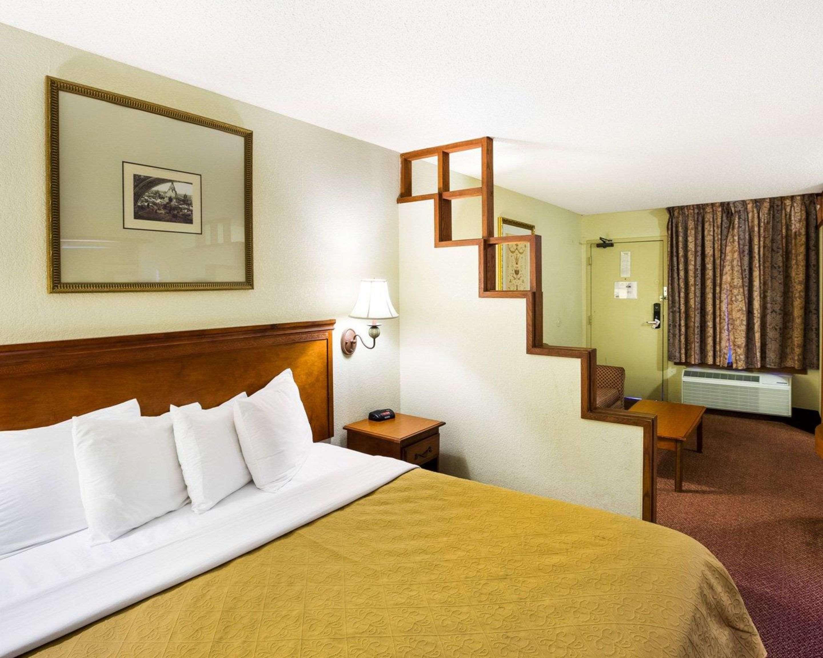 Rodeway Inn y Suites Fiesta Park San Antonio Exterior foto