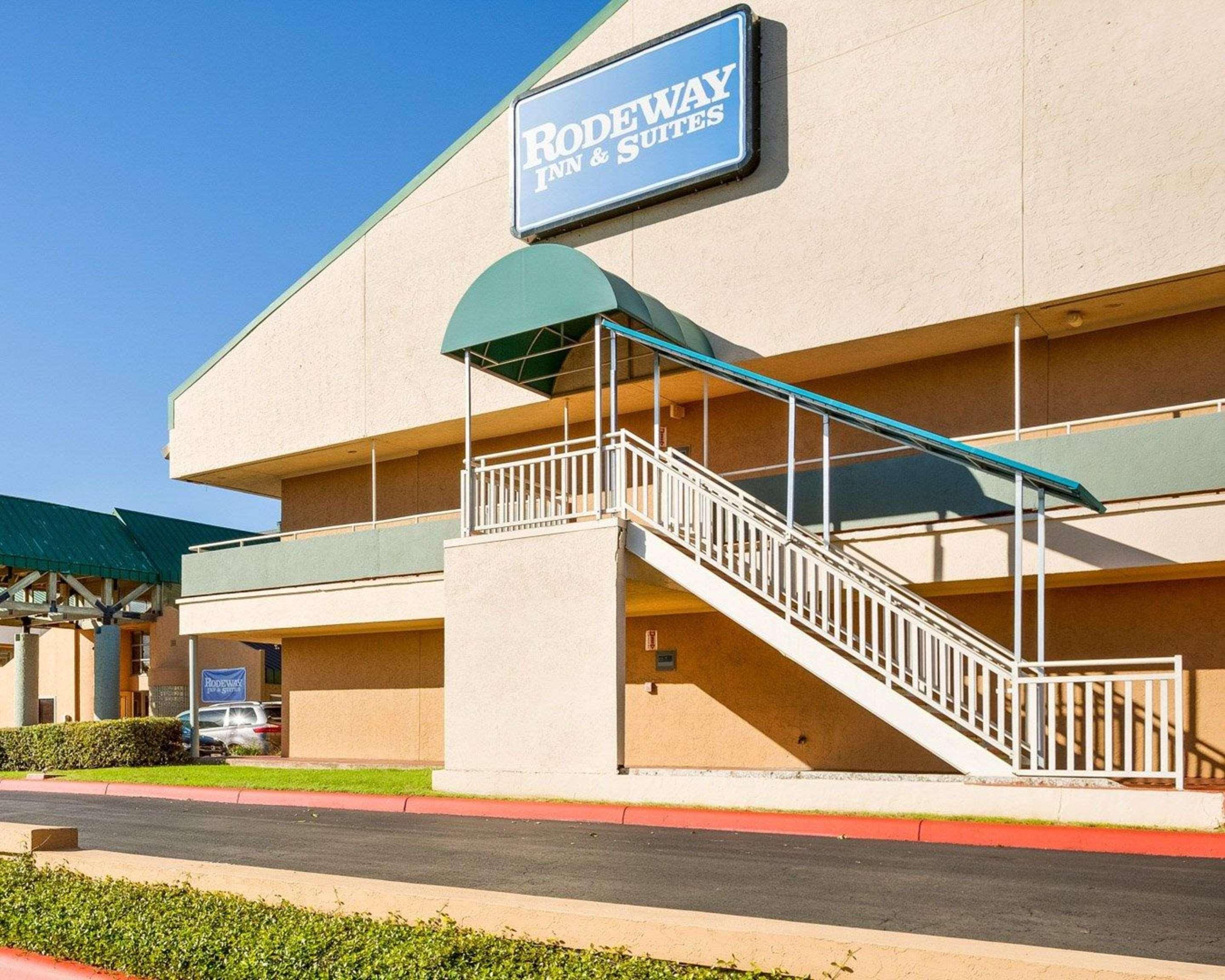 Rodeway Inn y Suites Fiesta Park San Antonio Exterior foto